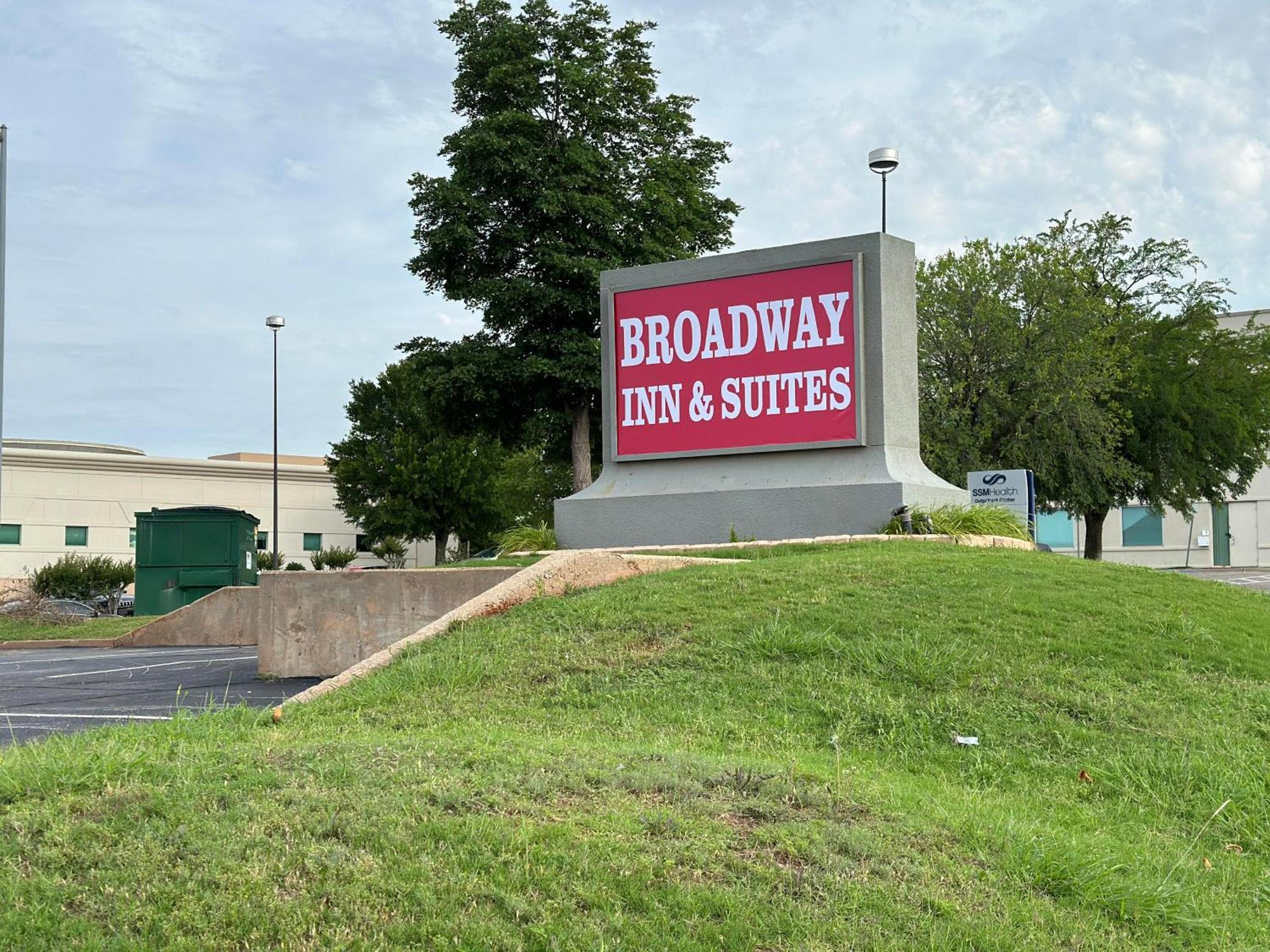Broadway Inn & Suites Oklahoma City Bagian luar foto