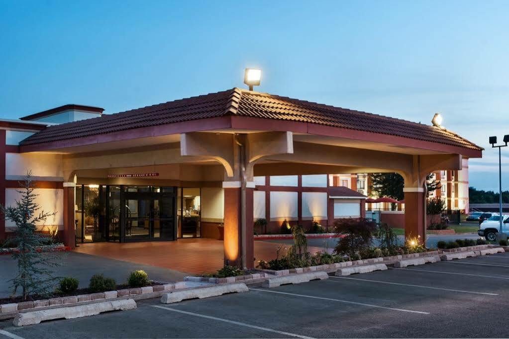 Broadway Inn & Suites Oklahoma City Bagian luar foto