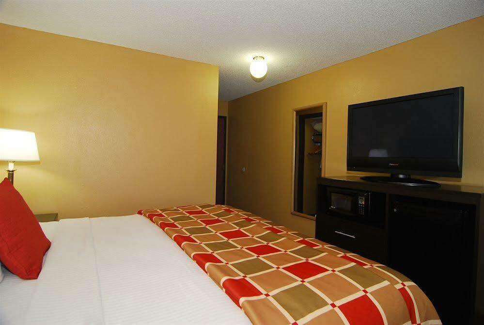 Broadway Inn & Suites Oklahoma City Bagian luar foto